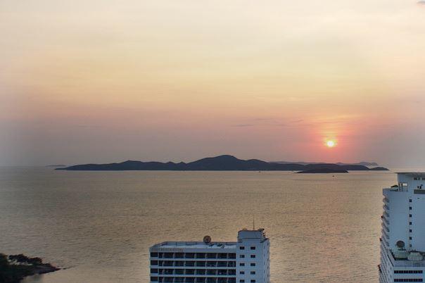 The Cliff Residence Condo Pattaya Pokoj fotografie